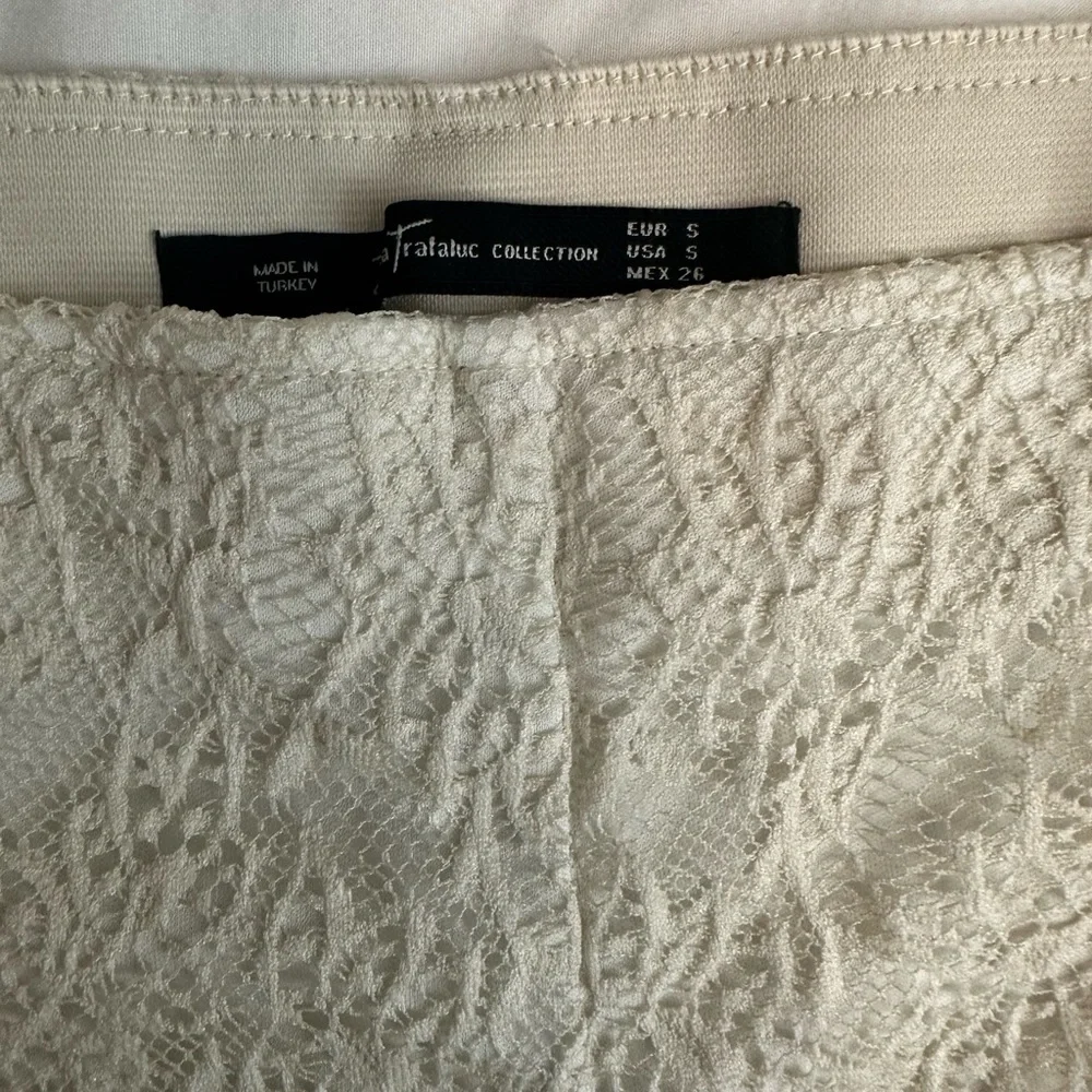 Lace offf white shorts - Picture 6 of 8